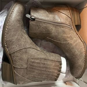 Blowfish Caitlyn booties size 6.5